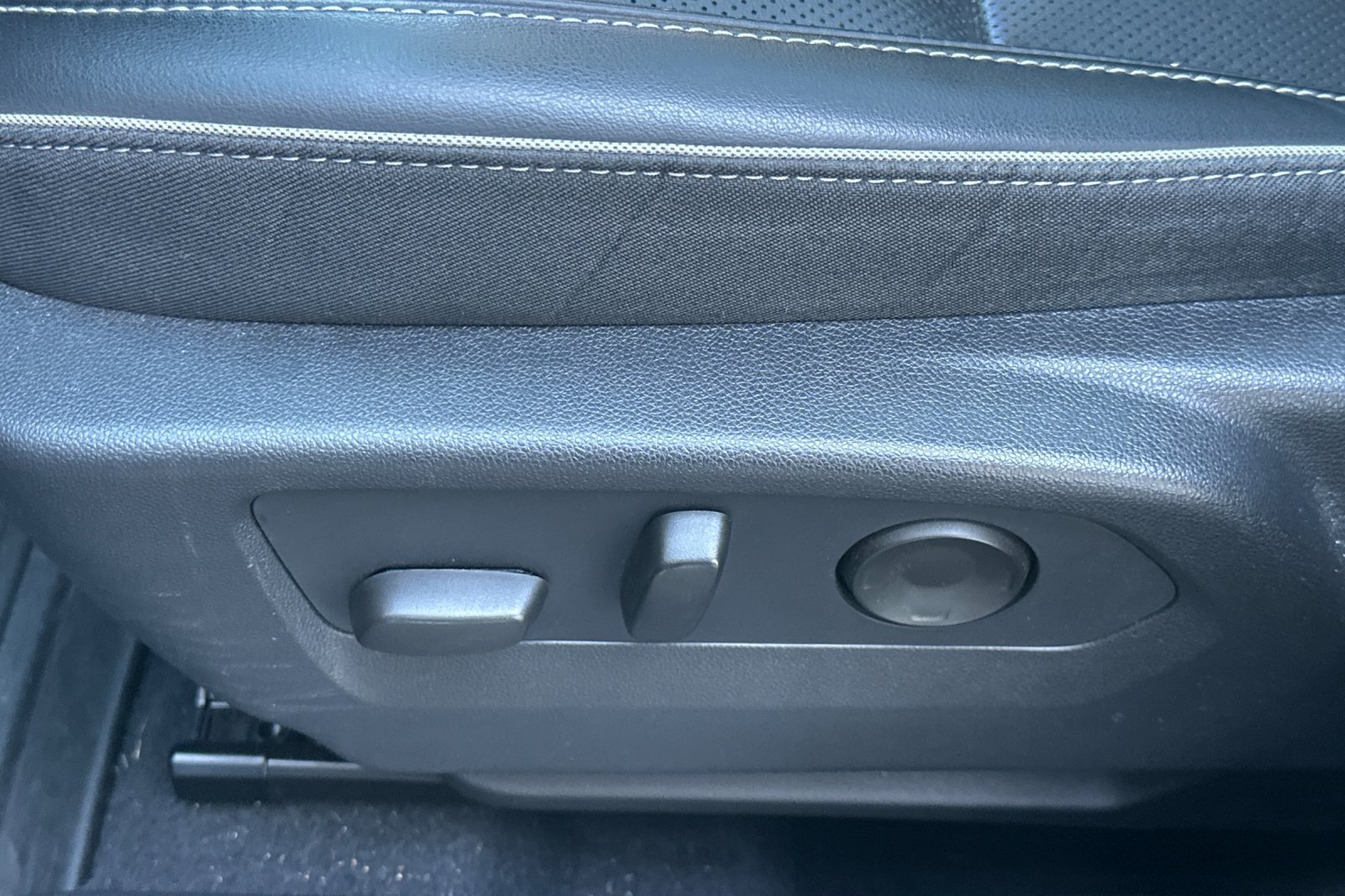 Used 2021 Buick Envision Essence FWD image 14