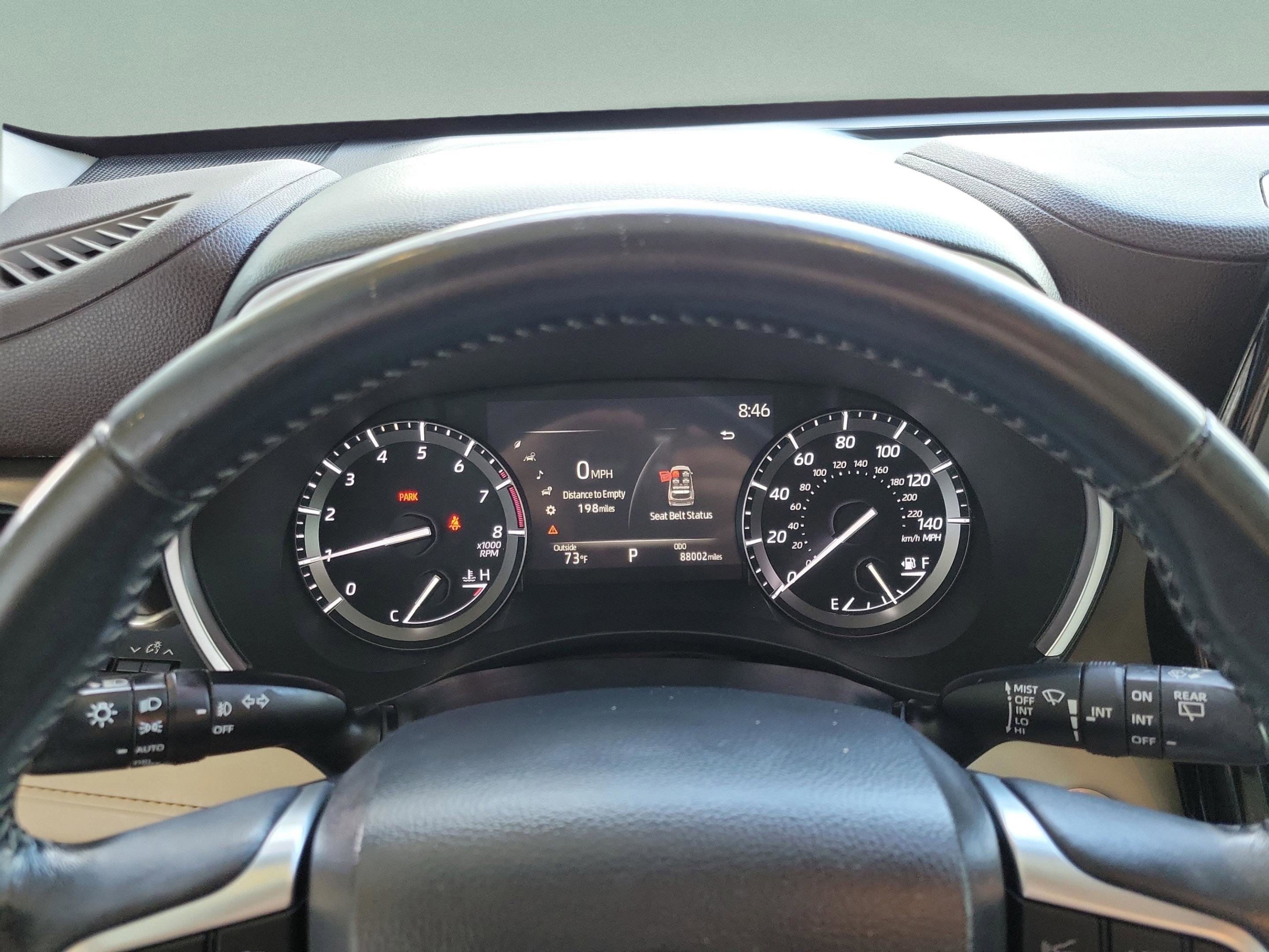 Used 2020 Toyota Highlander XLE image 23