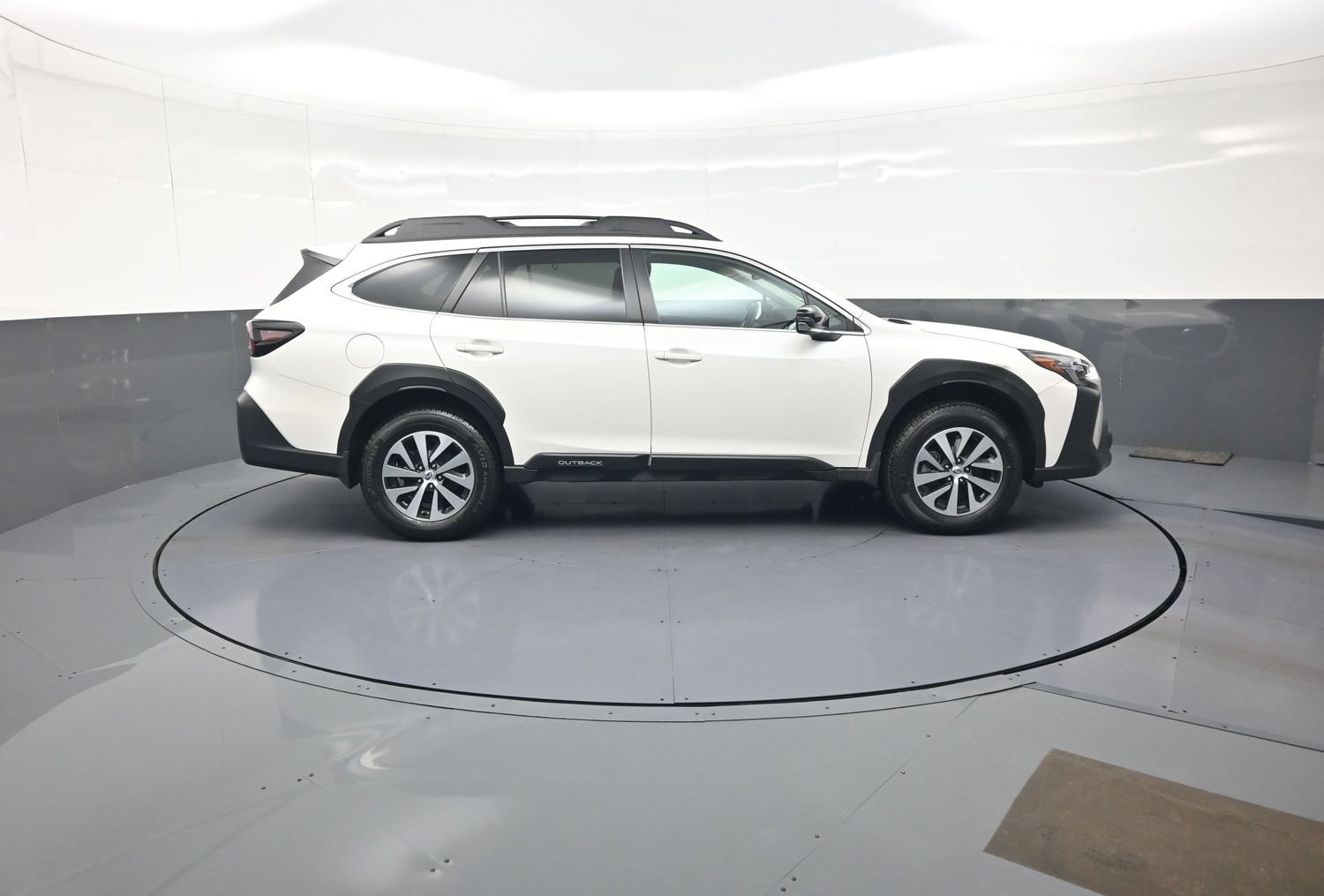 Used 2023 Subaru Outback Premium AWD/4WD image 2