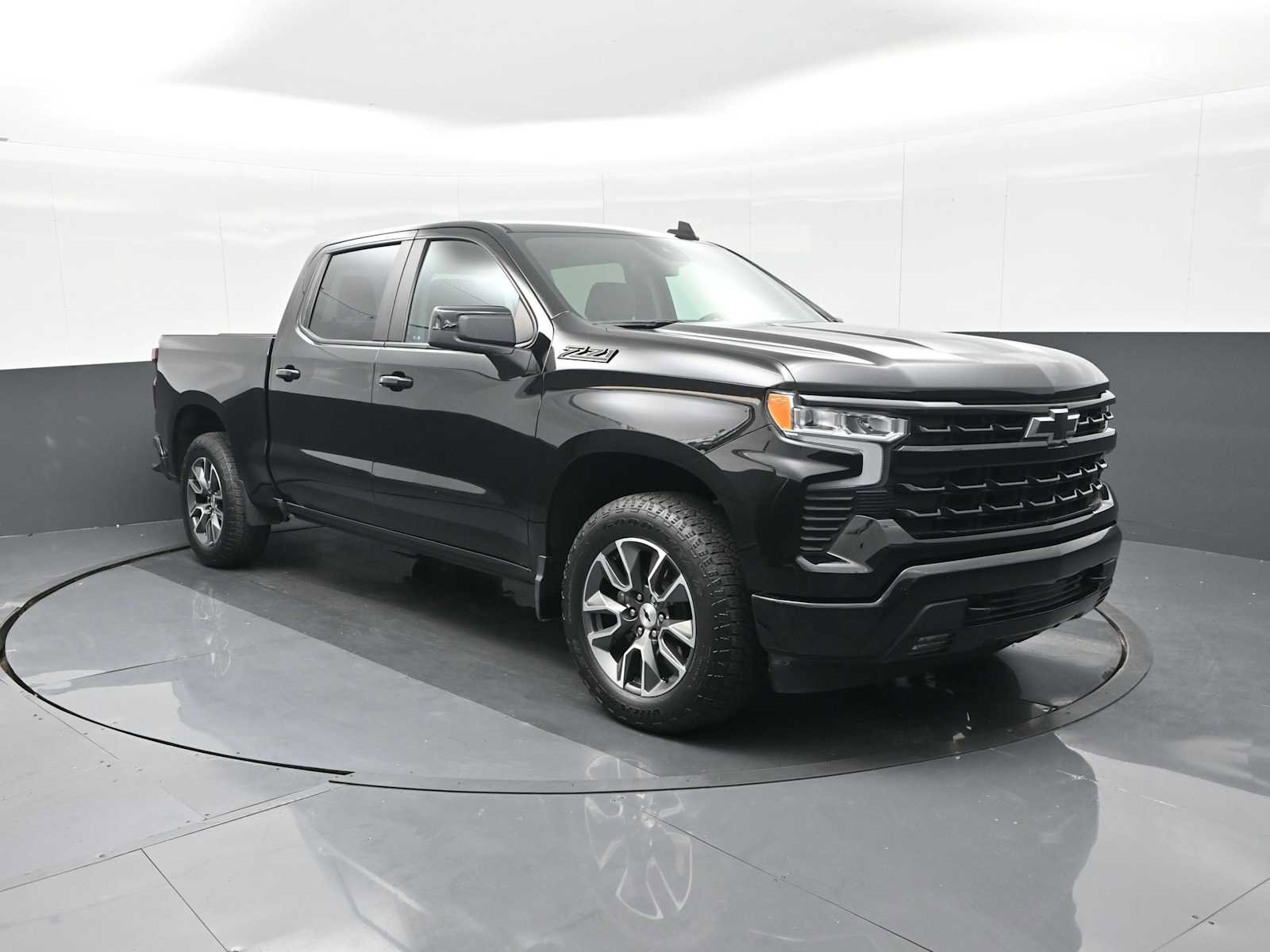Used 2023 Chevrolet Silverado 1500 RST image 2