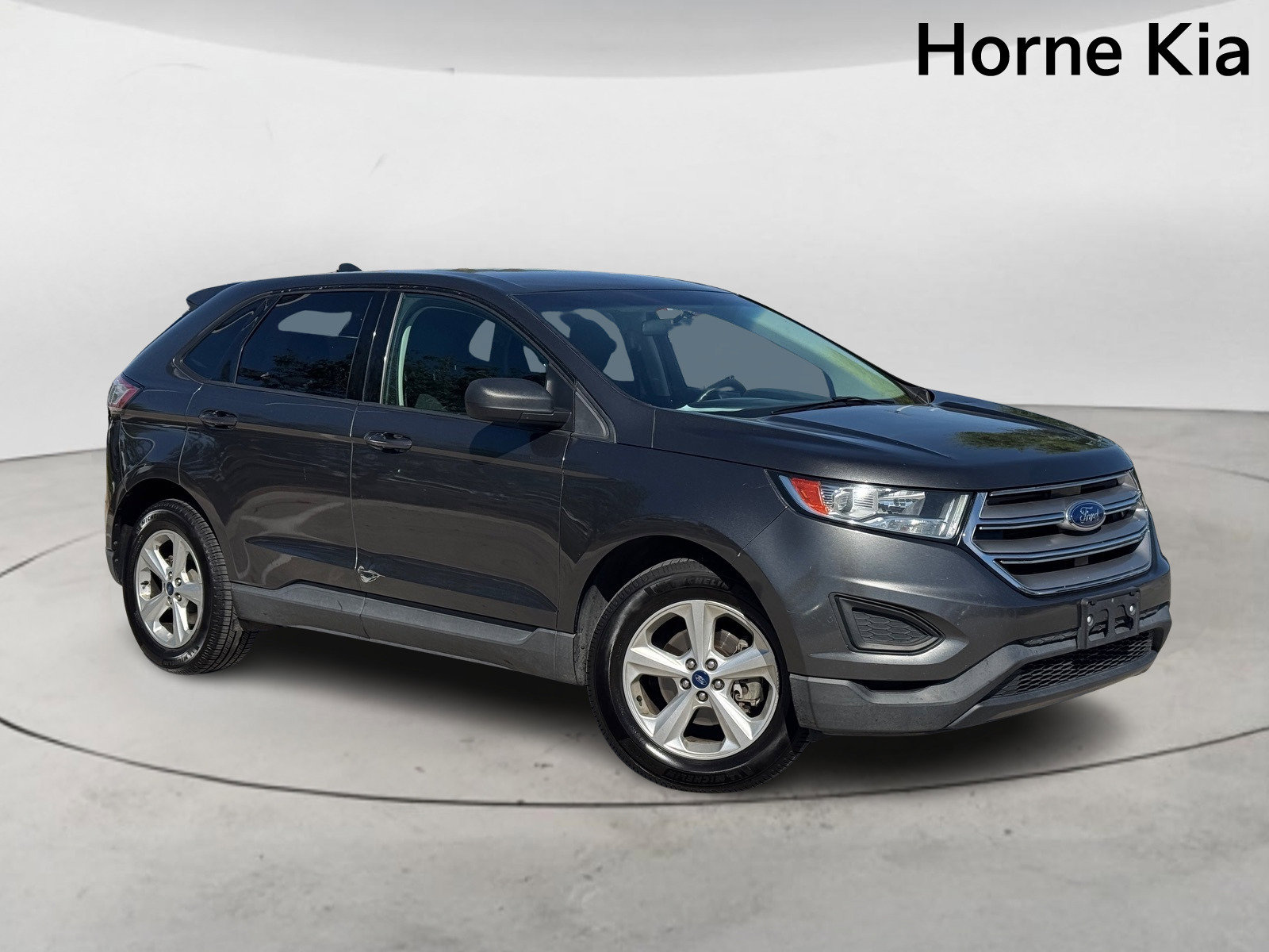 Used 2016 Ford Edge SE image 2