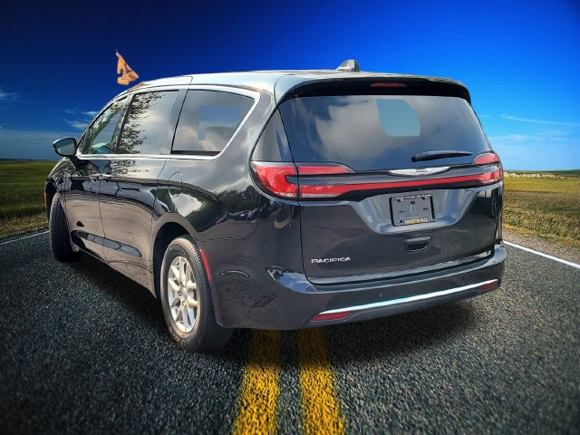 Used 2024 Chrysler Pacifica Touring-L FWD image 28