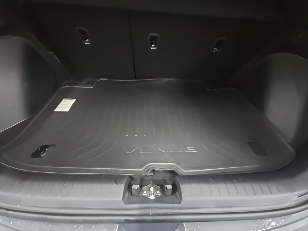 Certified 2026 Hyundai Venue SEL FWD image 19