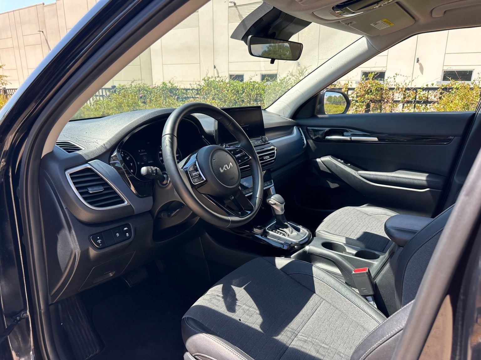 Used 2023 Kia Seltos S w/ Navigation Package FWD image 11