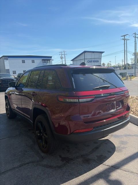 Used 2024 Jeep Grand Cherokee Altitude image 10