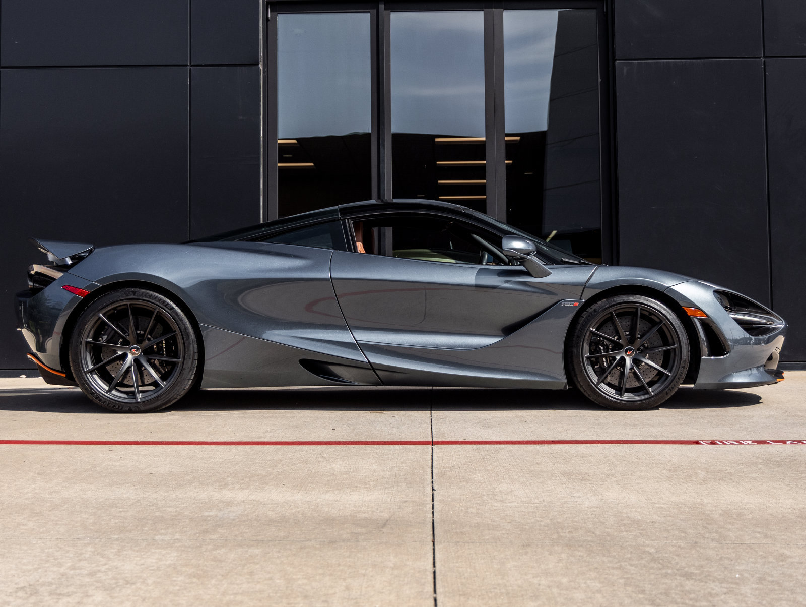 Used 2018 McLaren 720S RWD image 11