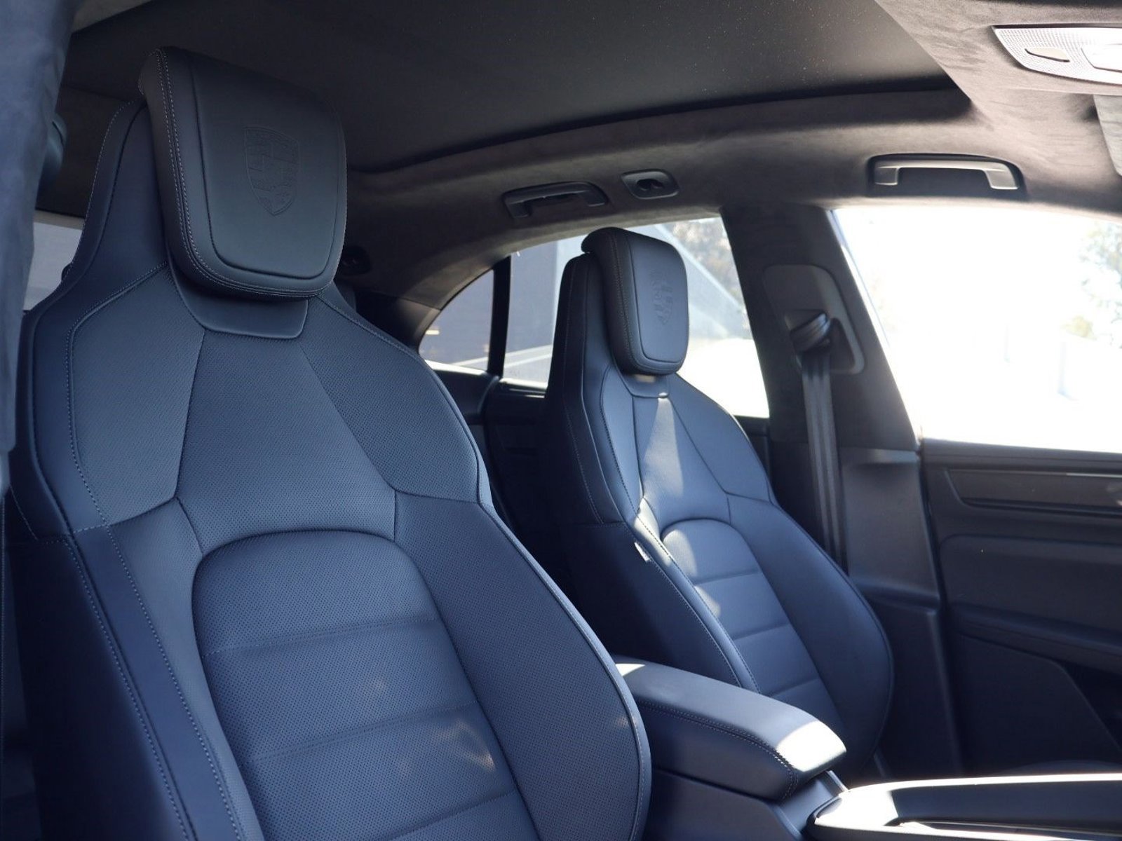 New 2026 Porsche Macan Turbo Electric image 24