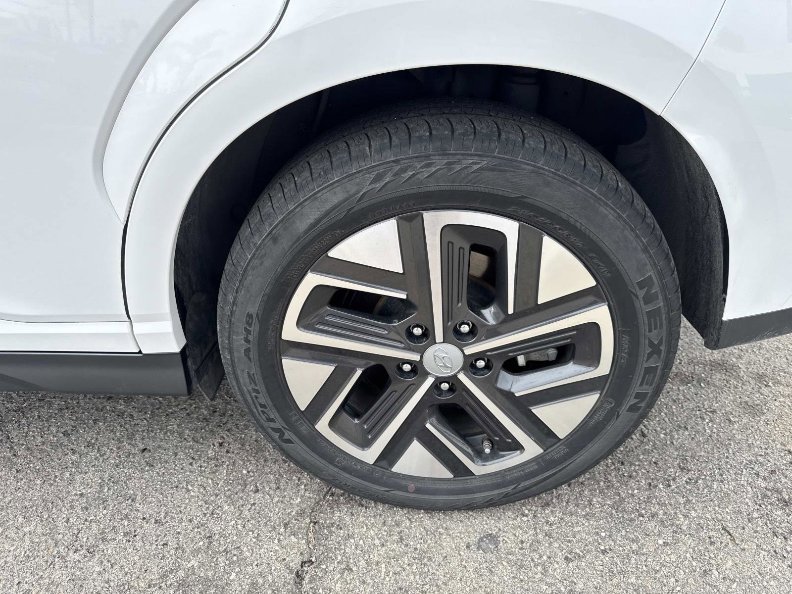 Used 2023 Hyundai Kona SE FWD image 6