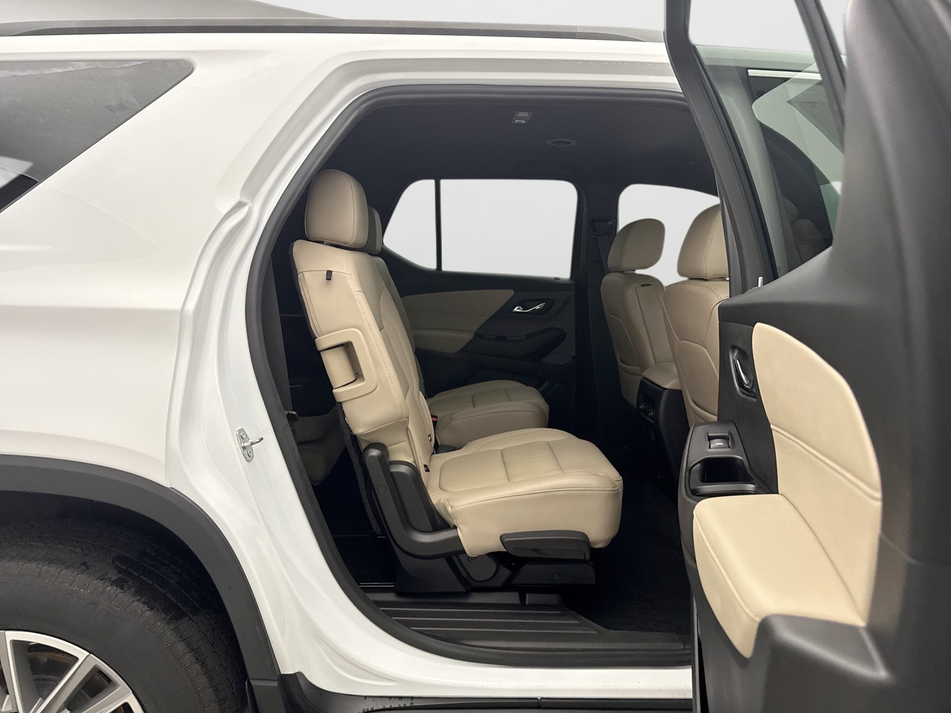 Used 2023 Chevrolet Traverse LT w/ LPO, Floor Liner Package AWD/4WD image 18