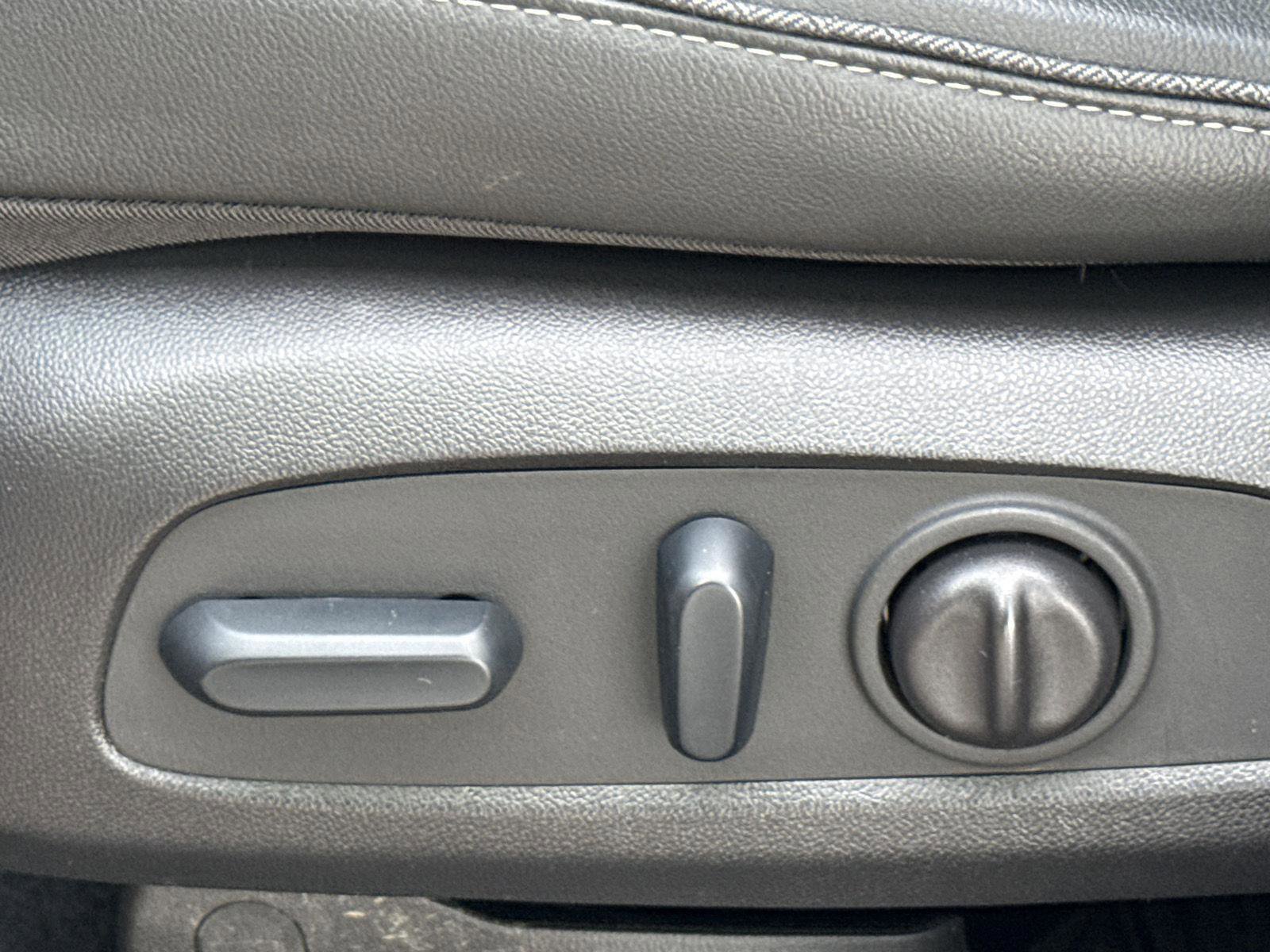 Used 2023 Buick Encore GX Select w/ Sport Touring Package image 16