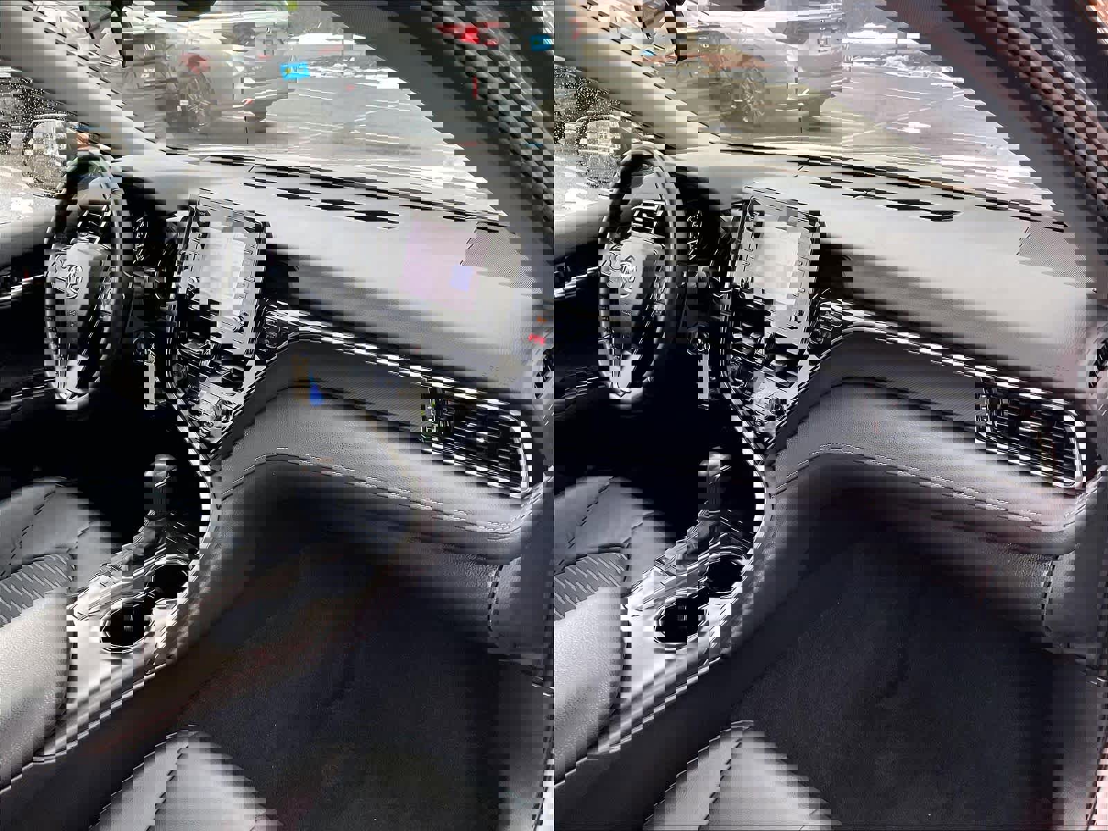 Used 2024 Toyota Camry SE image 14