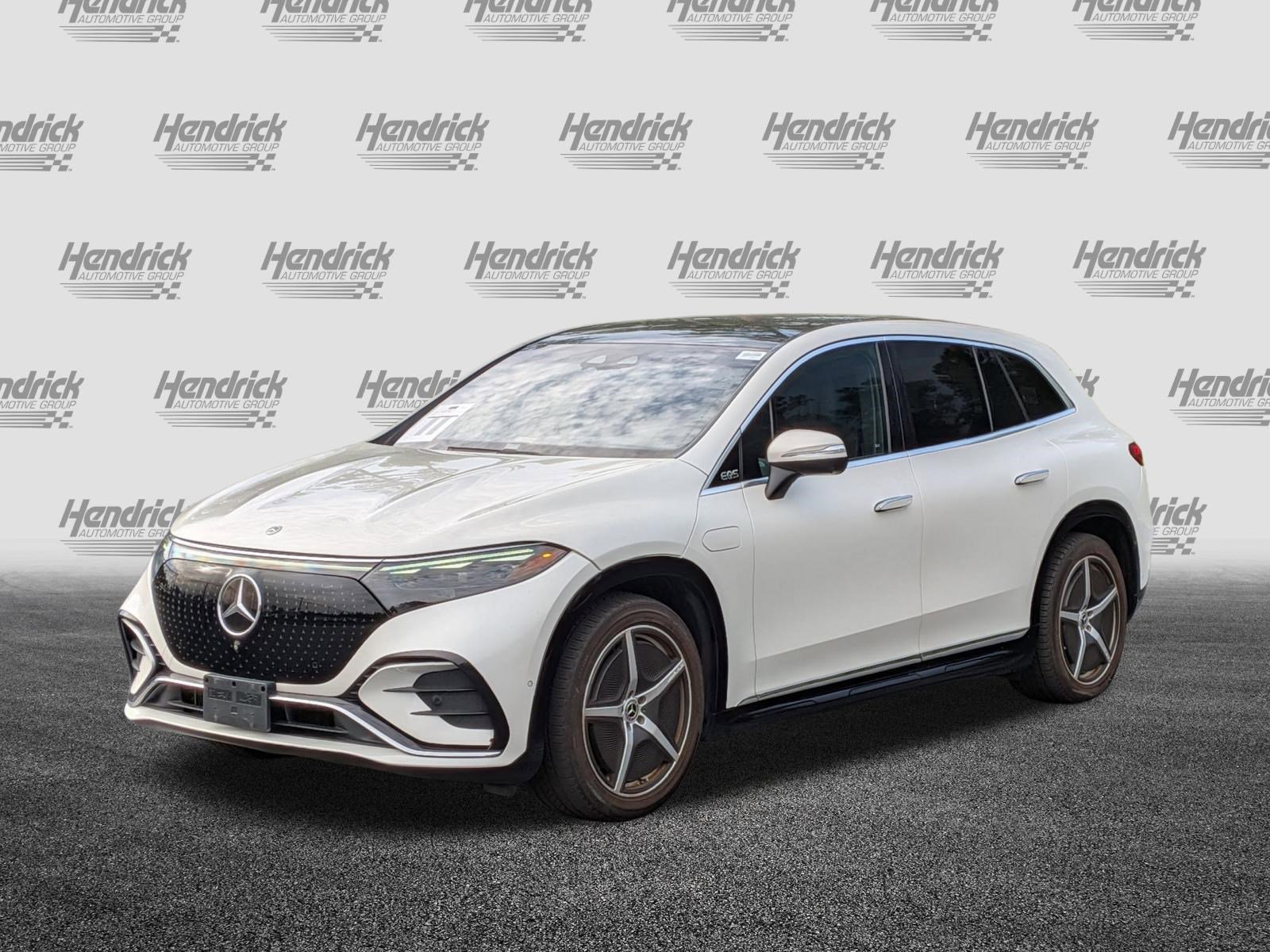 Used 2023 Mercedes-Benz EQS 580 4MATIC SUV w/ Pinnacle Trim Package image 5