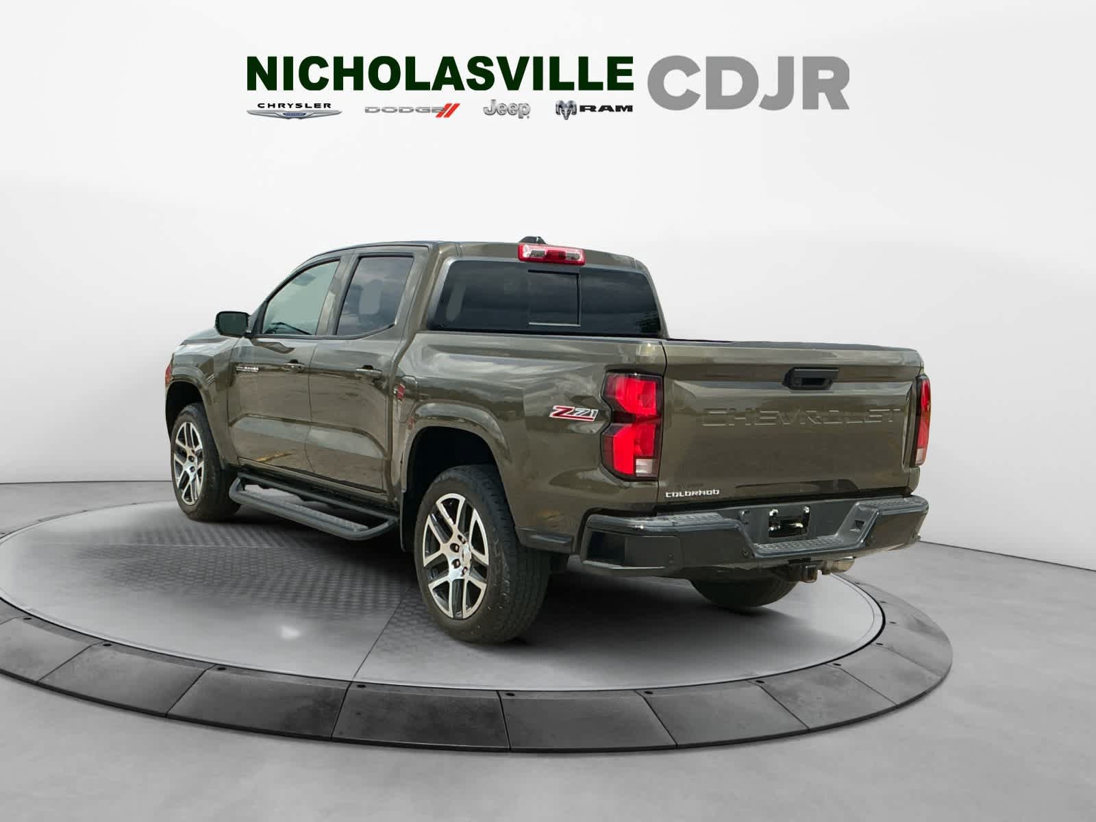 Used 2023 Chevrolet Colorado Z71 w/ Z71 Convenience Package 2 AWD/4WD image 3