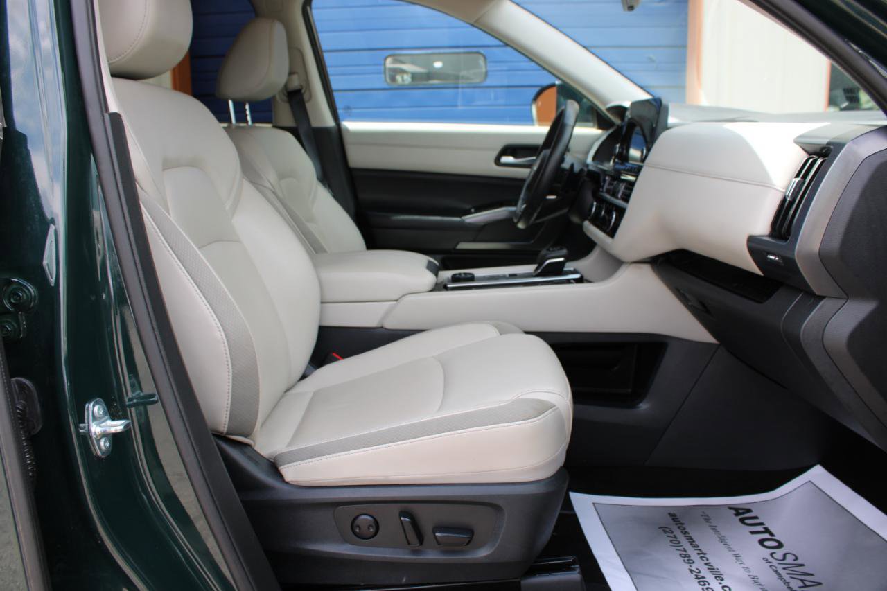 Used 2025 Nissan Pathfinder SL AWD/4WD image 48