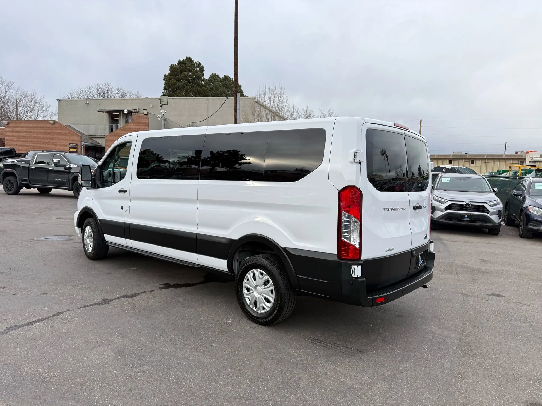 Used 2023 Ford Transit 350 XLT image 2
