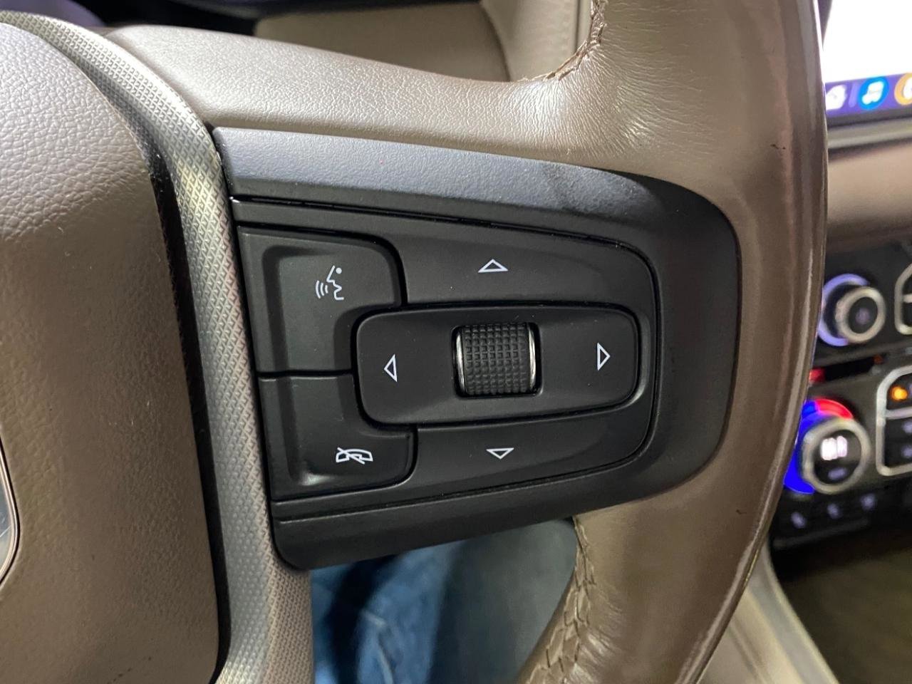 Used 2021 GMC Yukon Denali w/ Denali Premium Package image 22