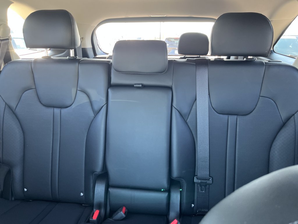 Used 2025 Kia Sorento S w/ Panoramic Sunroof Package FWD image 13