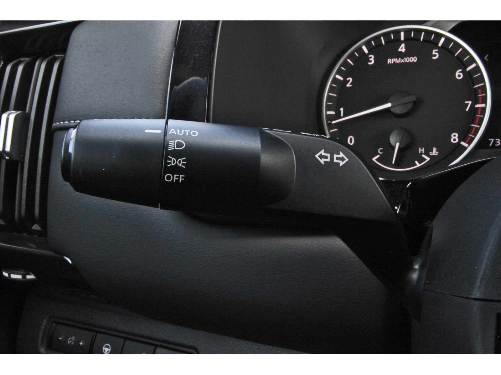 Certified 2025 Nissan Pathfinder SV w/ SV Premium Package FWD image 21