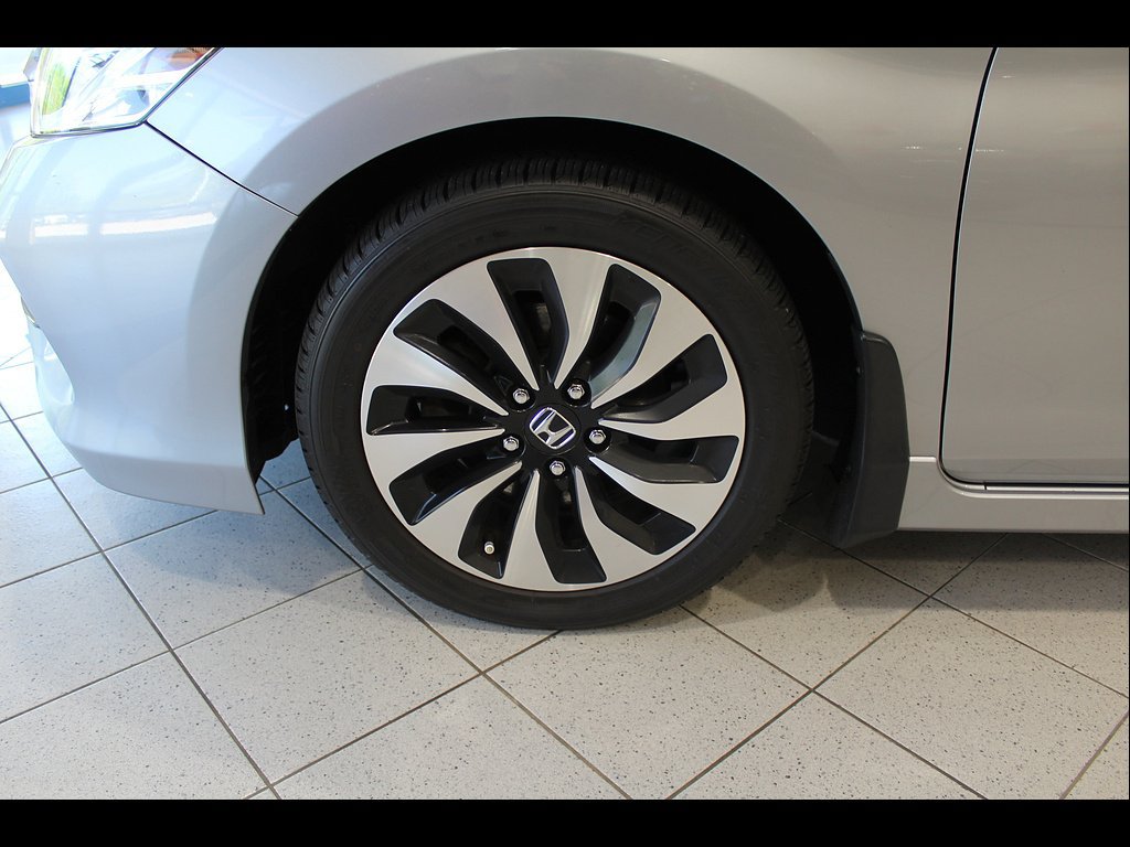 Used 2017 Honda Accord Touring image 9