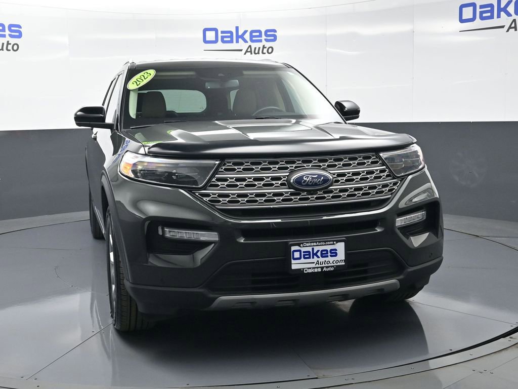 Used 2023 Ford Explorer Limited AWD/4WD image 3