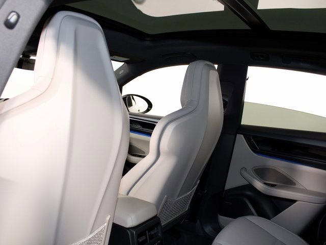 New 2025 Porsche Macan 4S Electric image 21