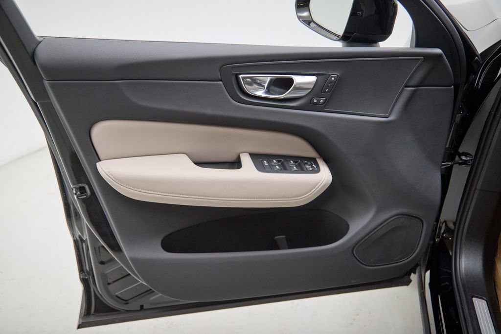 New 2026 Volvo XC60 T8 Plus w/ Protection Package Premier image 10