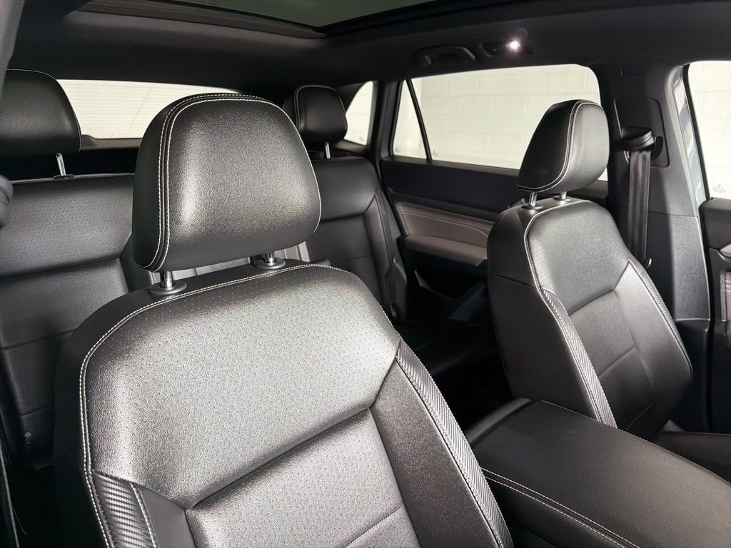 Certified 2023 Volkswagen Atlas Cross Sport SEL R-Line AWD/4WD image 43