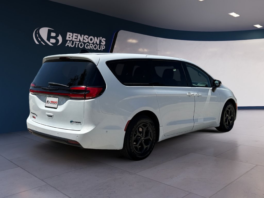 Used 2024 Chrysler Pacifica Limited FWD image 5