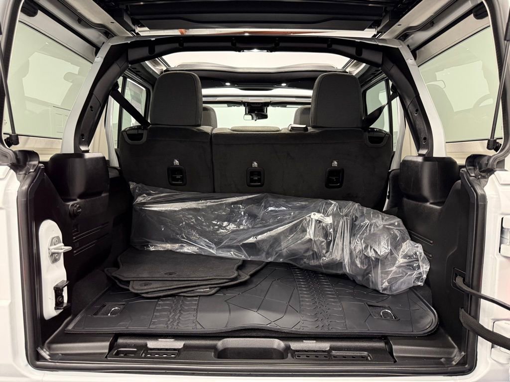 Used 2024 Jeep Wrangler Sahara w/ Safety Group image 13