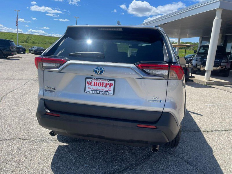 Used 2021 Toyota RAV4 LE w/ Carpet Mat Package (TMS) image 4