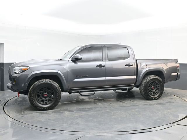 Used 2017 Toyota Tacoma TRD Sport AWD/4WD image 11
