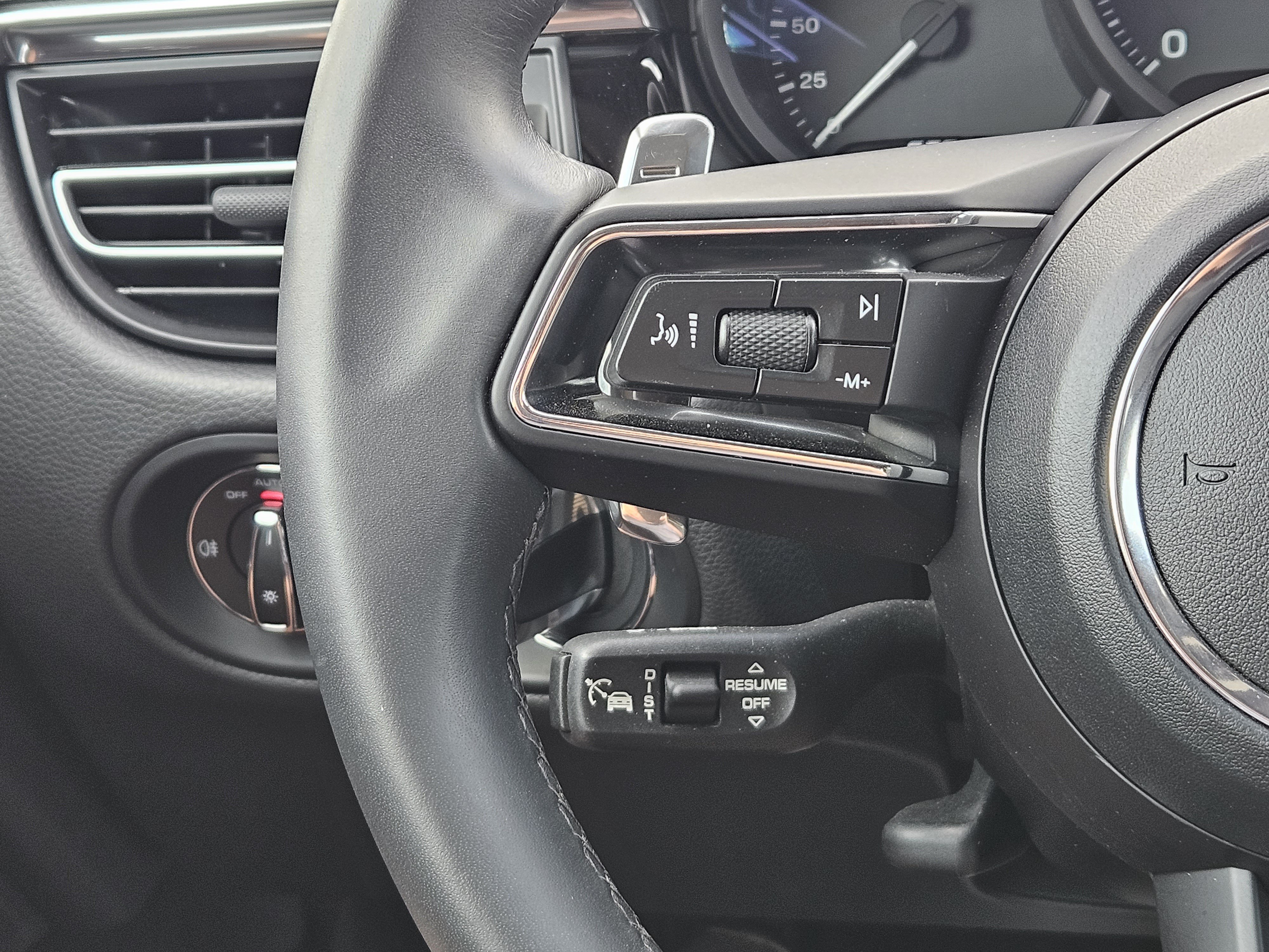 Certified 2026 Porsche Macan AWD/4WD image 26