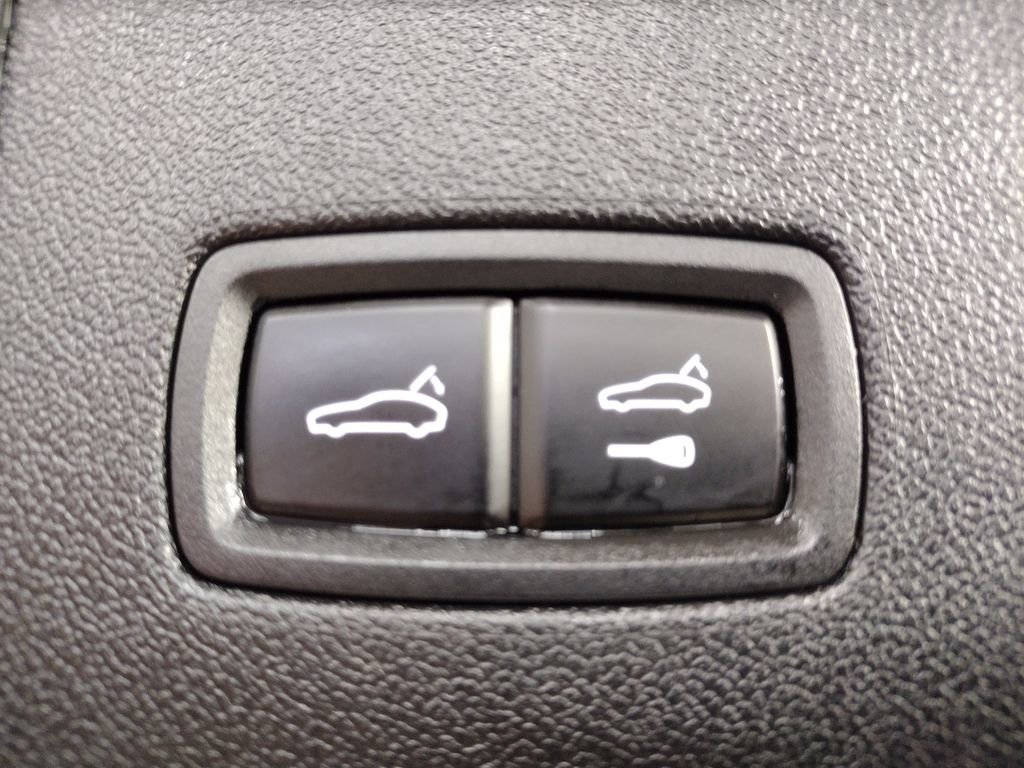 Used 2019 Porsche Cayenne S image 16