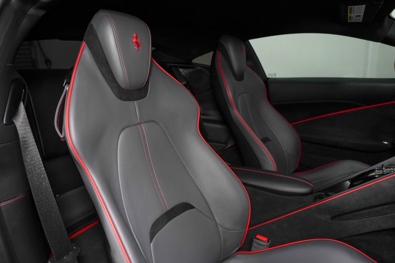 Used 2022 Ferrari Roma image 28