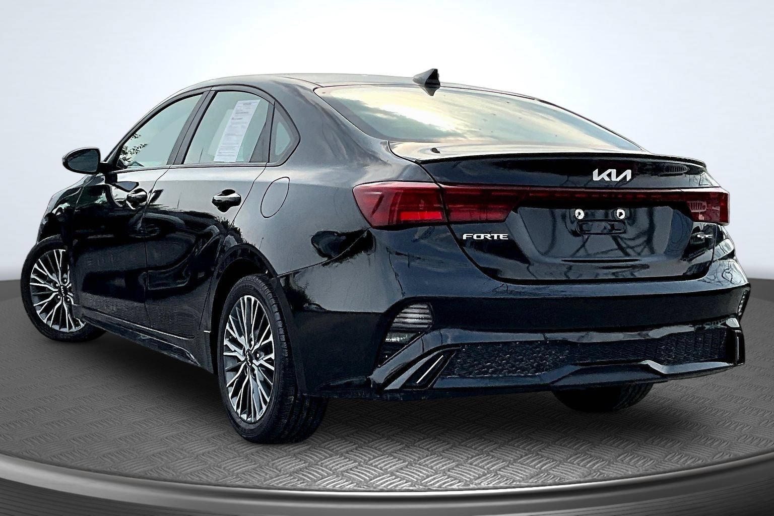 Used 2023 Kia Forte GT-Line FWD image 3