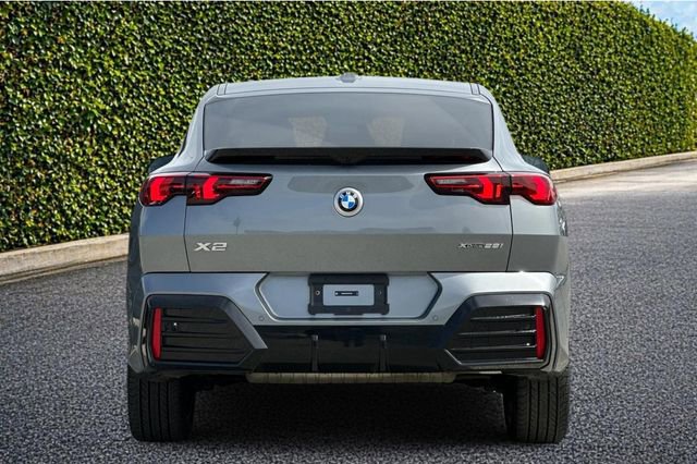 Used 2025 BMW X2 xDrive28i w/ M Sport Package AWD/4WD image 5