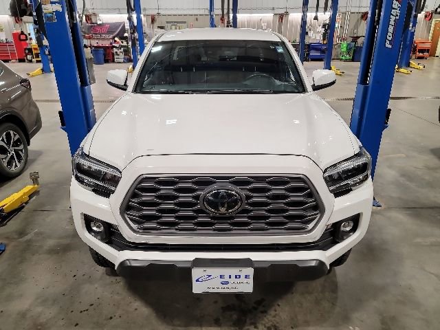 Used 2022 Toyota Tacoma TRD Off-Road AWD/4WD image 2