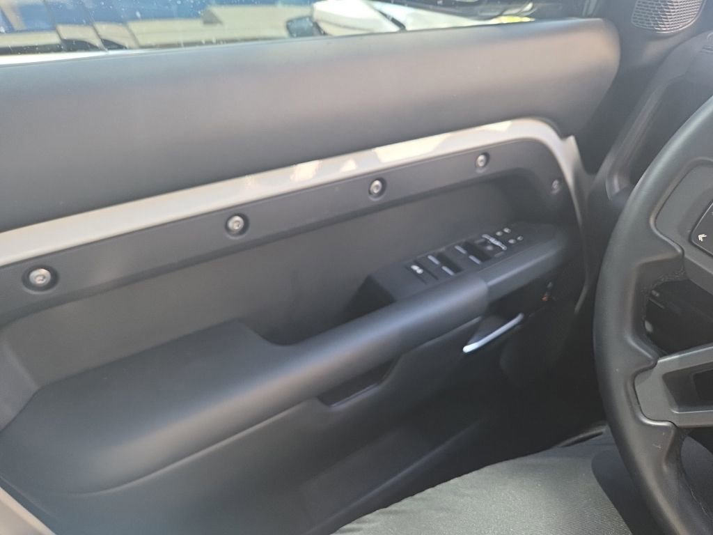 Used 2024 Land Rover Defender 110 X-Dynamic SE image 30