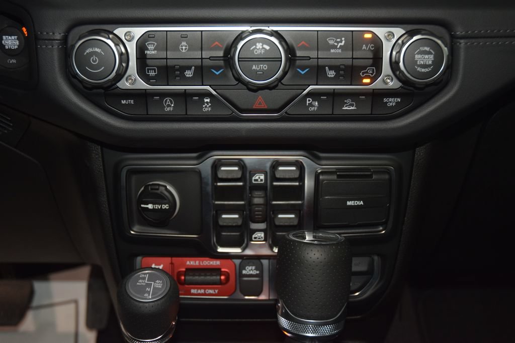 Used 2026 Jeep Gladiator Mojave AWD/4WD image 36