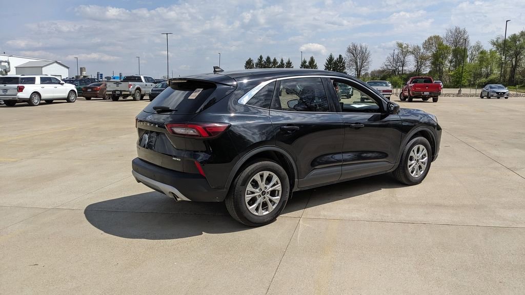 Used 2024 Ford Escape Active w/ Tech Pack #1 AWD/4WD image 3