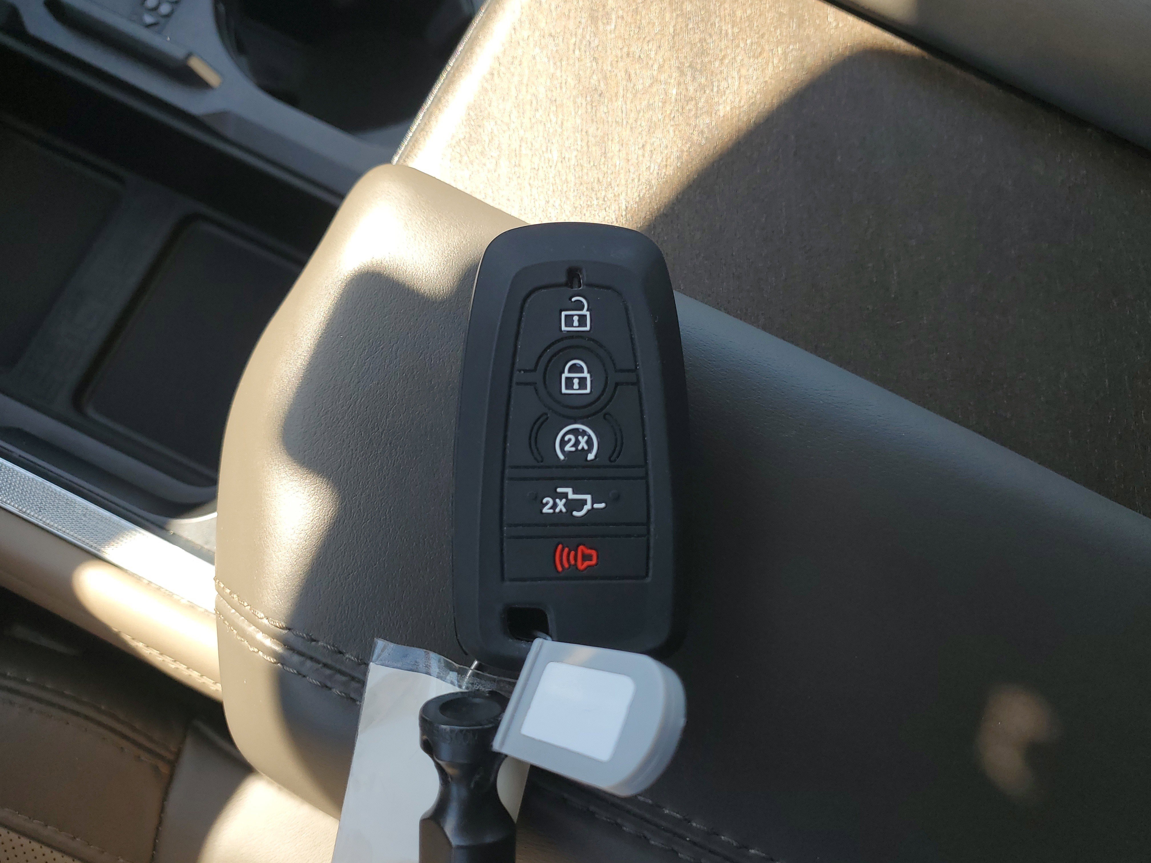 Used 2025 Ford F350 Platinum w/ Platinum Plus Package image 29