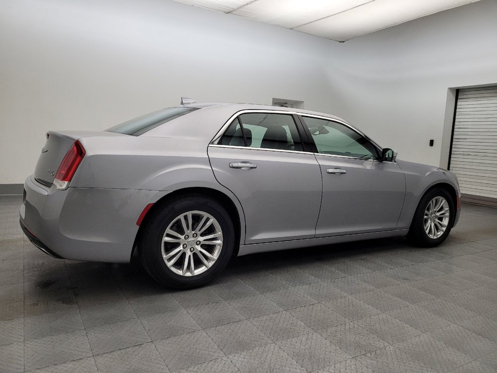 Used 2017 Chrysler 300 C image 10