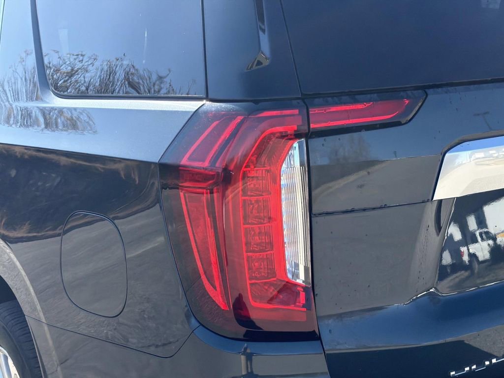 Used 2021 GMC Yukon Denali w/ Denali Premium Package image 13