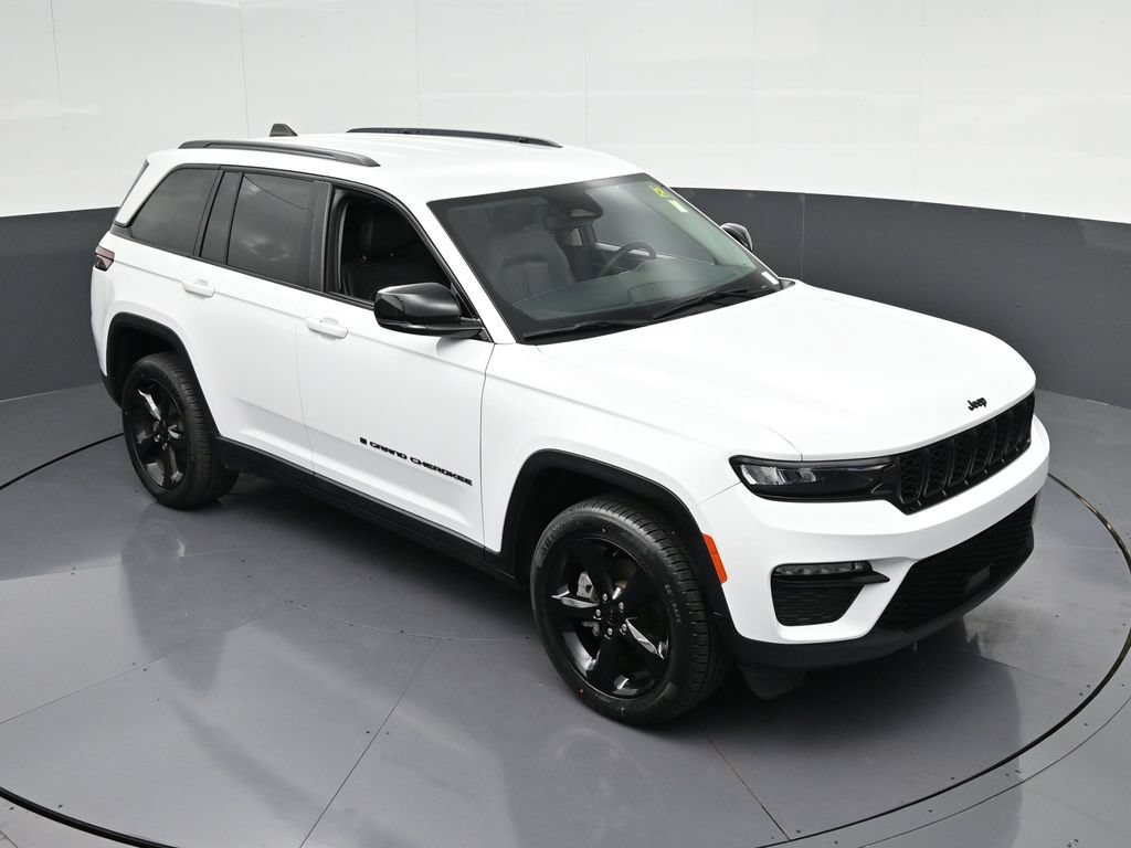Used 2024 Jeep Grand Cherokee Limited w/ Black Appearance Package AWD/4WD image 25