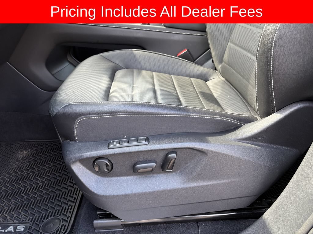 Used 2025 Volkswagen Atlas Cross Sport SEL R-Line AWD/4WD image 29