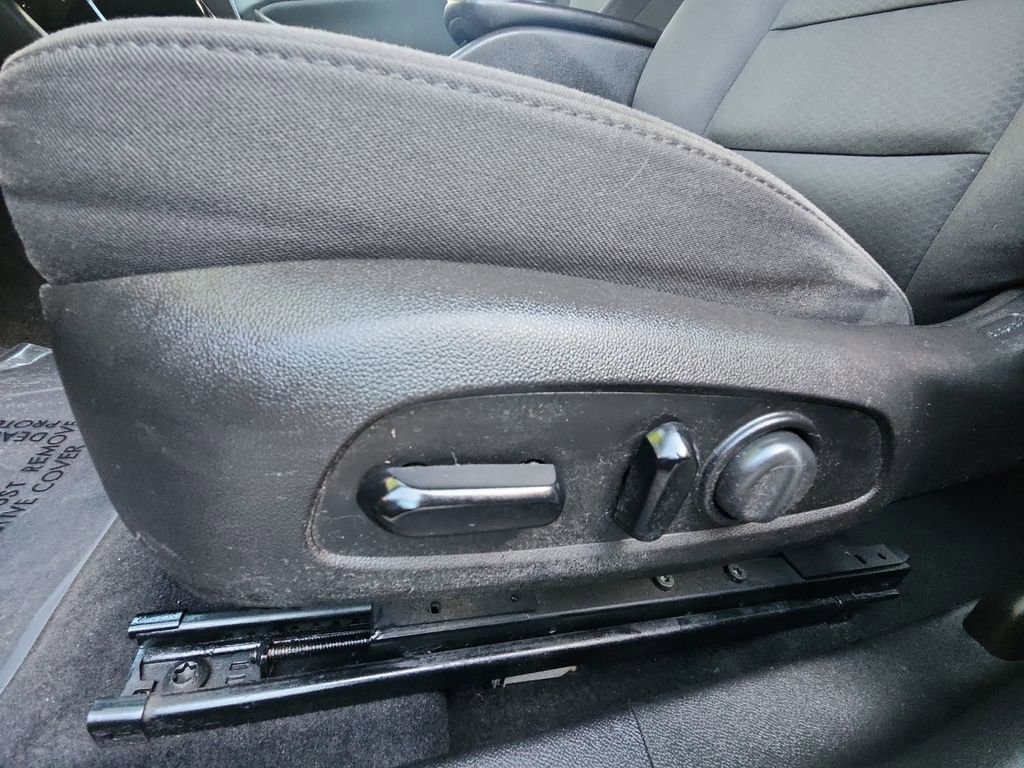 Used 2017 Chevrolet Malibu LT FWD image 14