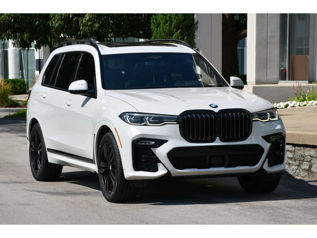 Used 2022 BMW X7 xDrive40i w/ M Sport Package AWD/4WD image 2
