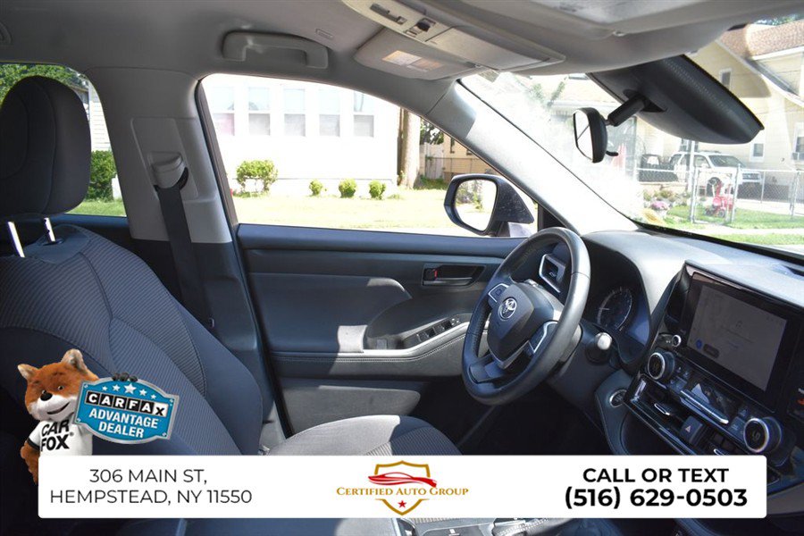 Used 2025 Toyota Highlander LE FWD image 20