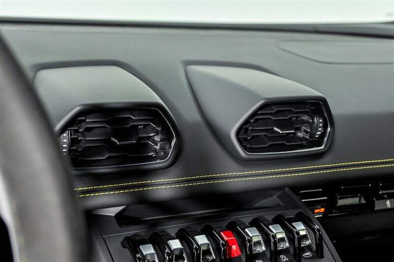 Used 2021 Lamborghini Huracan EVO RWD image 32