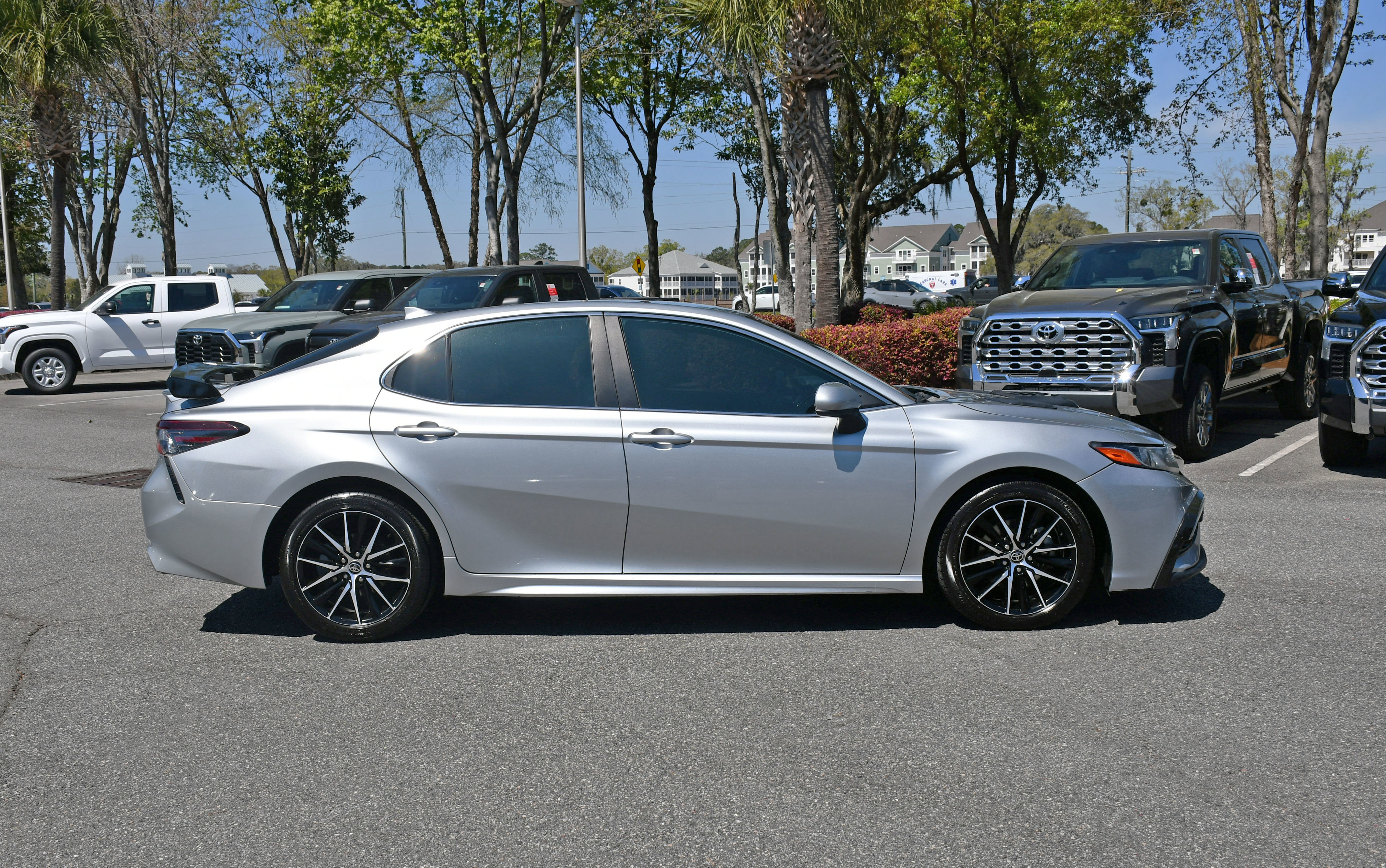 Used 2021 Toyota Camry SE image 5
